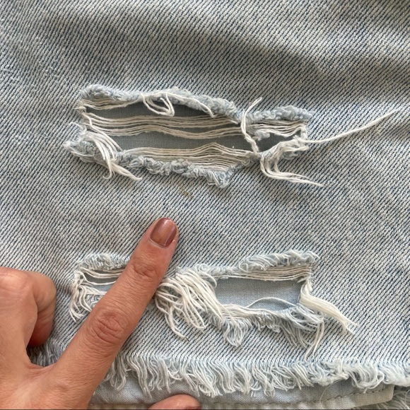 Levi’s Distressed Denim Shorts - Picture 9 of 9